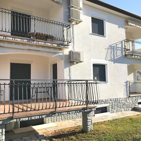Guesthouse Pejo Poreč Exteriör bild