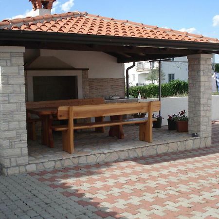 Guesthouse Pejo Poreč Exteriör bild