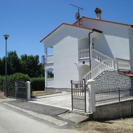 Guesthouse Pejo Poreč Exteriör bild