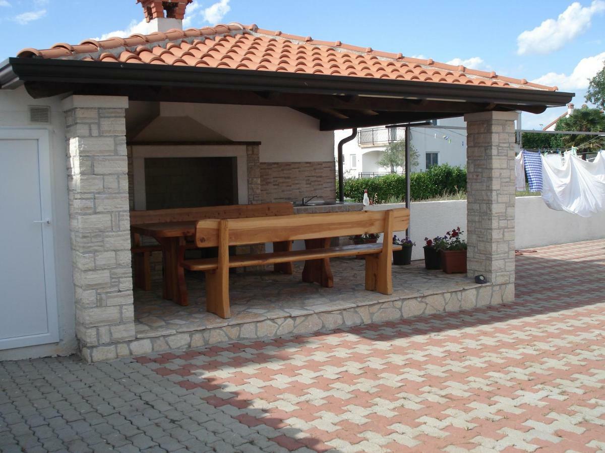 Guesthouse Pejo Poreč Exteriör bild