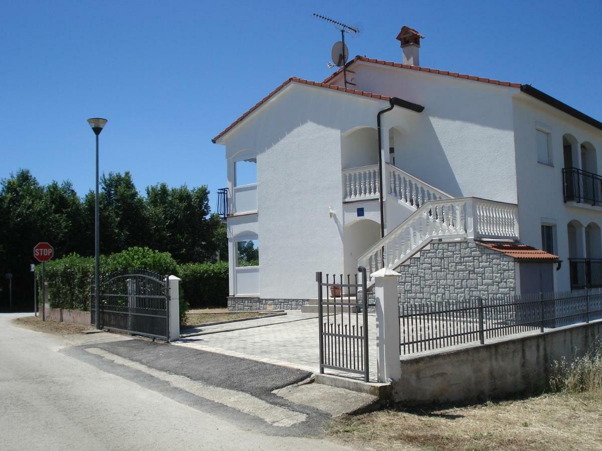 Guesthouse Pejo Poreč Exteriör bild