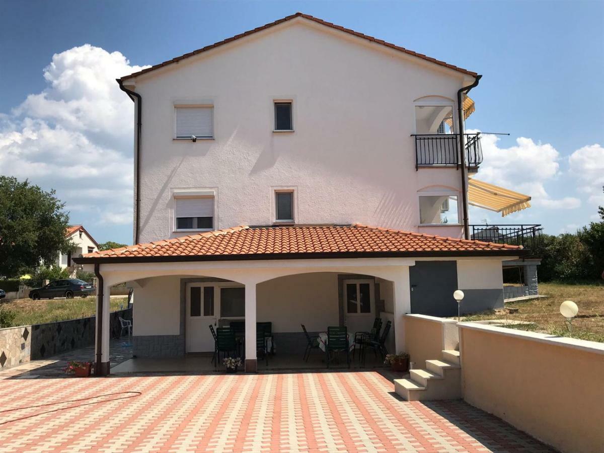 Guesthouse Pejo Poreč Exteriör bild